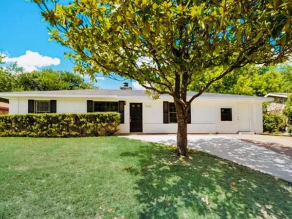 208 Austin Avenue, Corsicana, TX 75110