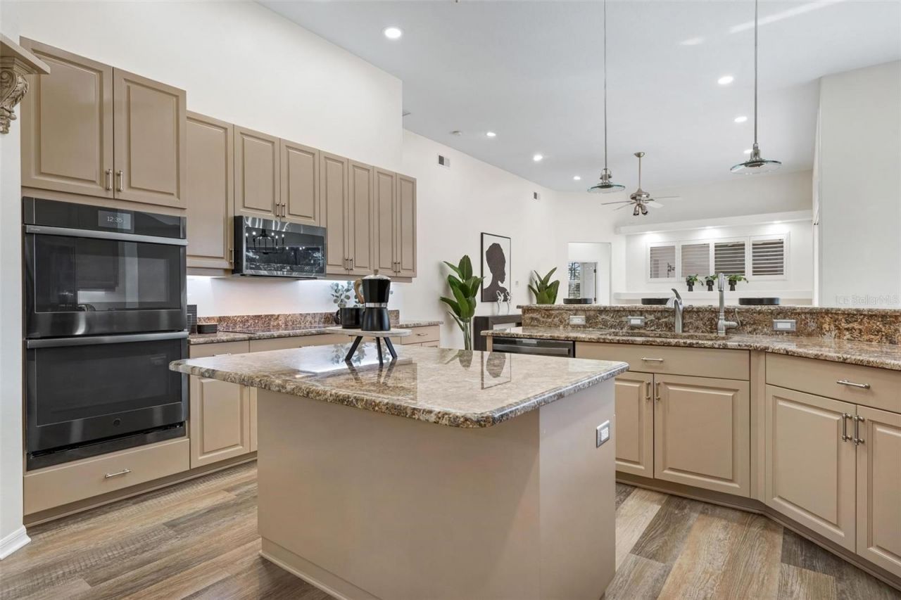 422 Wincanton Place, Venice, FL 34293 Photo