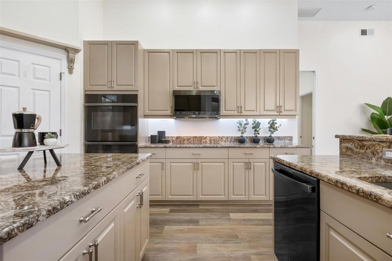 422 Wincanton Place, Venice, FL 34293 Photo