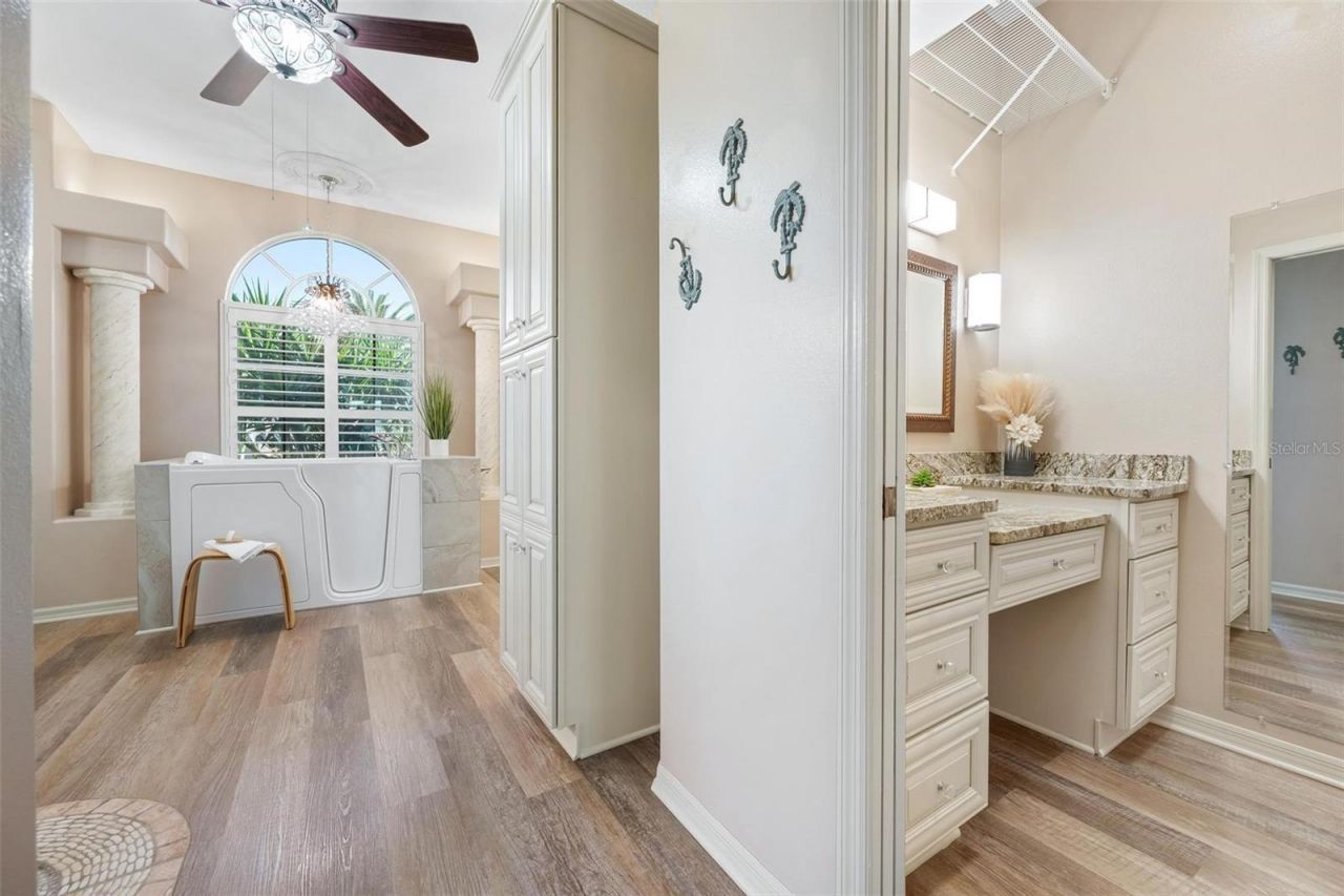 422 Wincanton Place, Venice, FL 34293 Photo