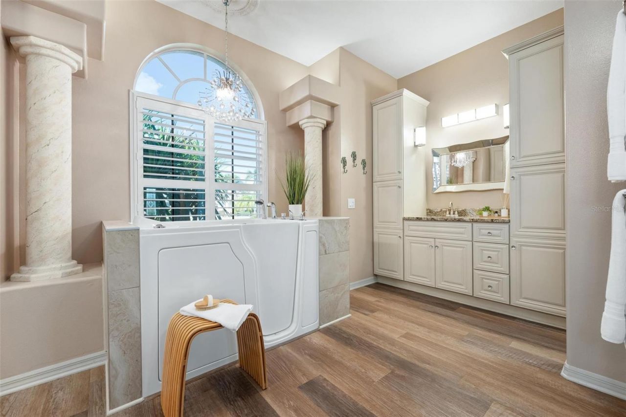 422 Wincanton Place, Venice, FL 34293 Photo