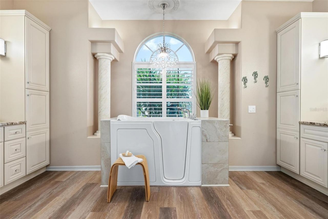 422 Wincanton Place, Venice, FL 34293 Photo