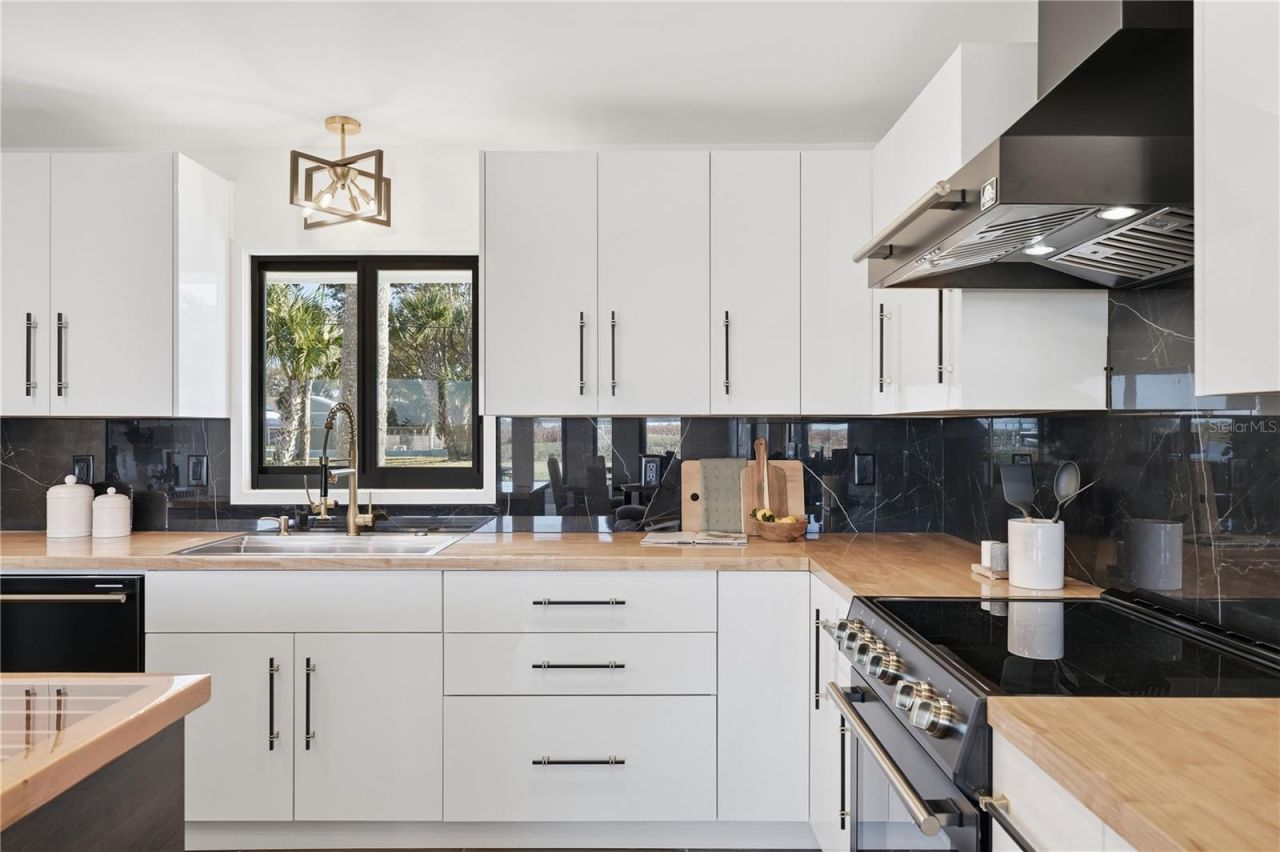 203 Parkwood Lane, Edgewater, FL 32132 Photo