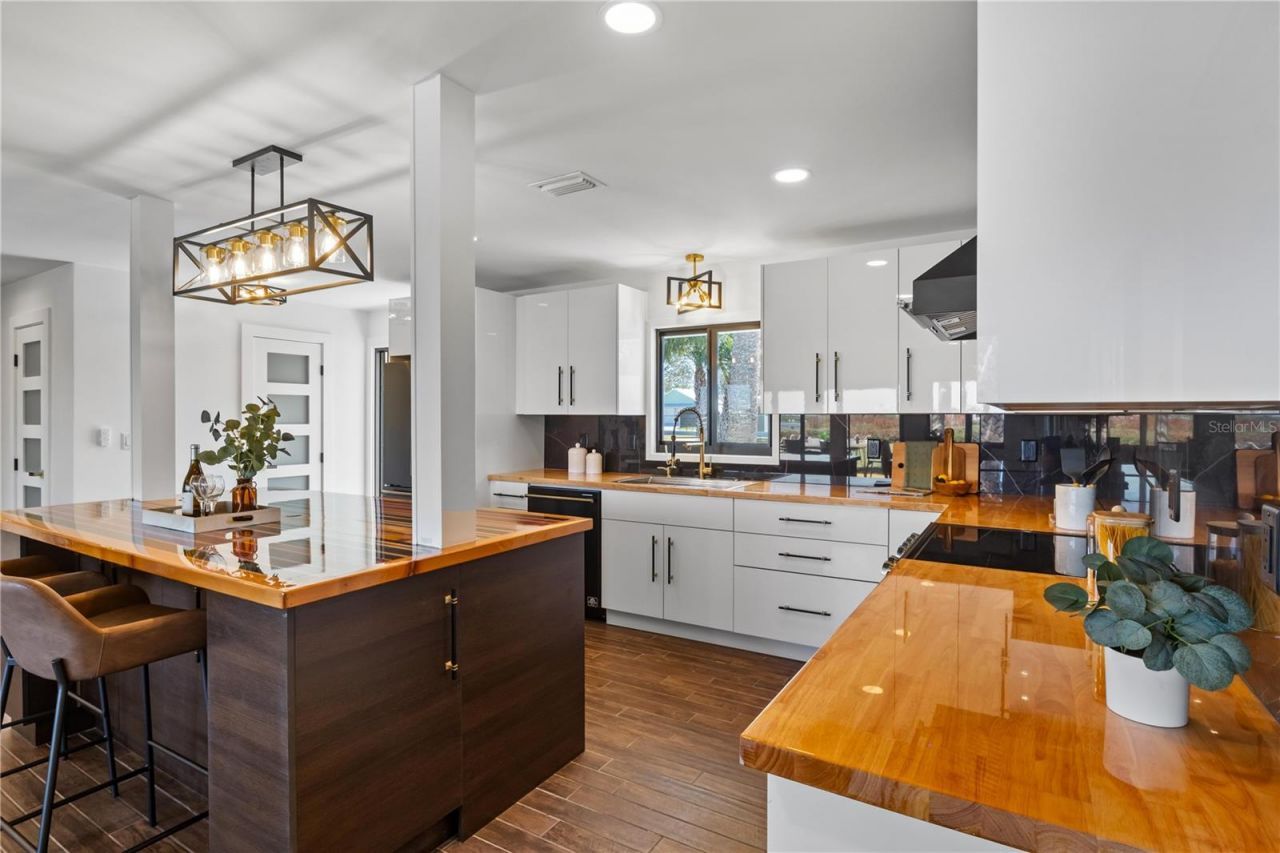 203 Parkwood Lane, Edgewater, FL 32132 Photo