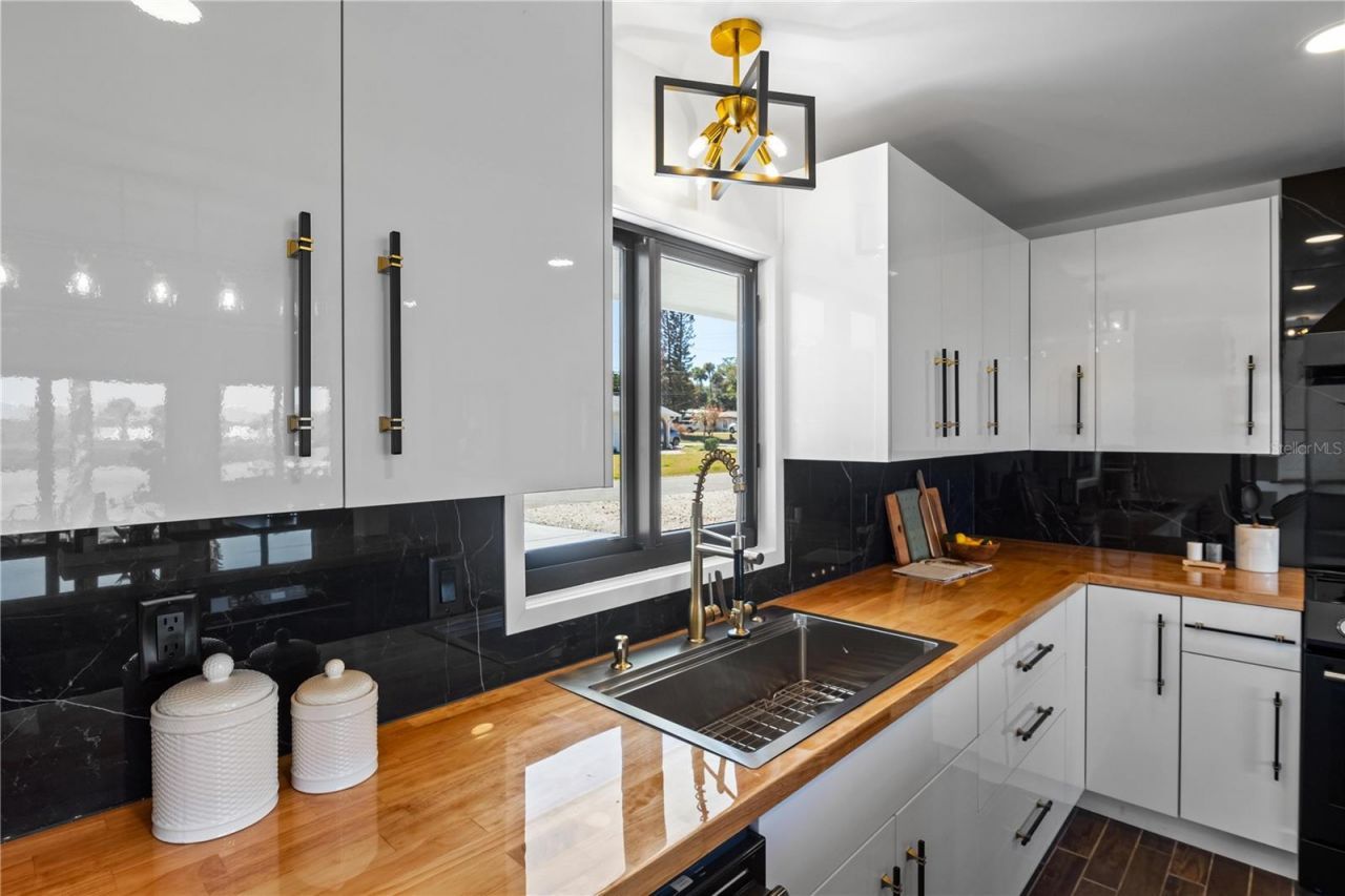 203 Parkwood Lane, Edgewater, FL 32132 Photo