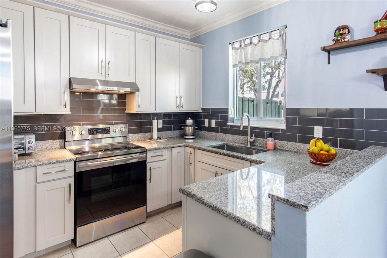 12523 SW 121st Way , Miami, FL 33186 Photo