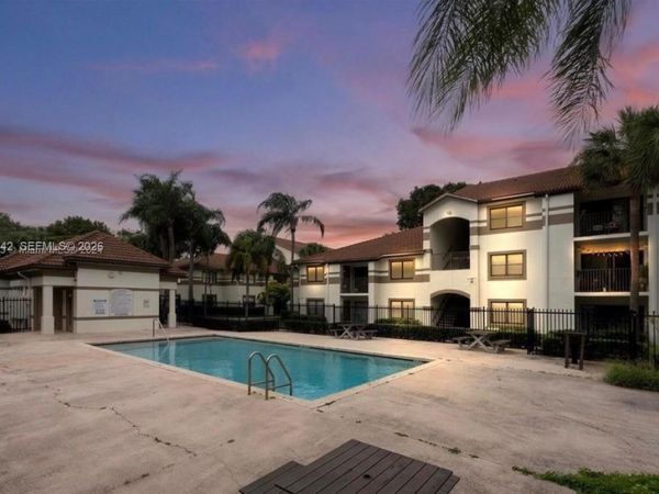 570 S Park Rd, Unit 12-6, Hollywood, FL 33021