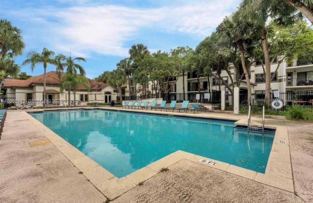 570 S Park Rd, Unit 12-6, Hollywood, FL 33021 Photo