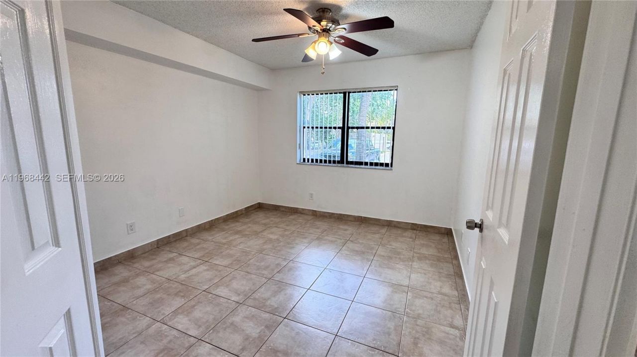 570 S Park Rd, Unit 12-6, Hollywood, FL 33021 Photo