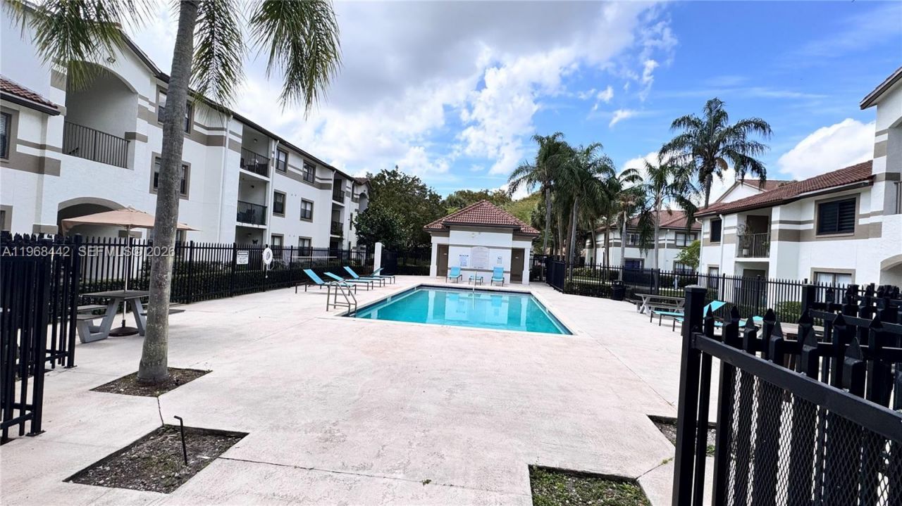 570 S Park Rd, Unit 12-6, Hollywood, FL 33021 Photo