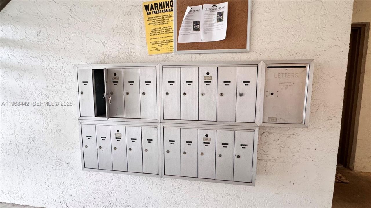 570 S Park Rd, Unit 12-6, Hollywood, FL 33021 Photo