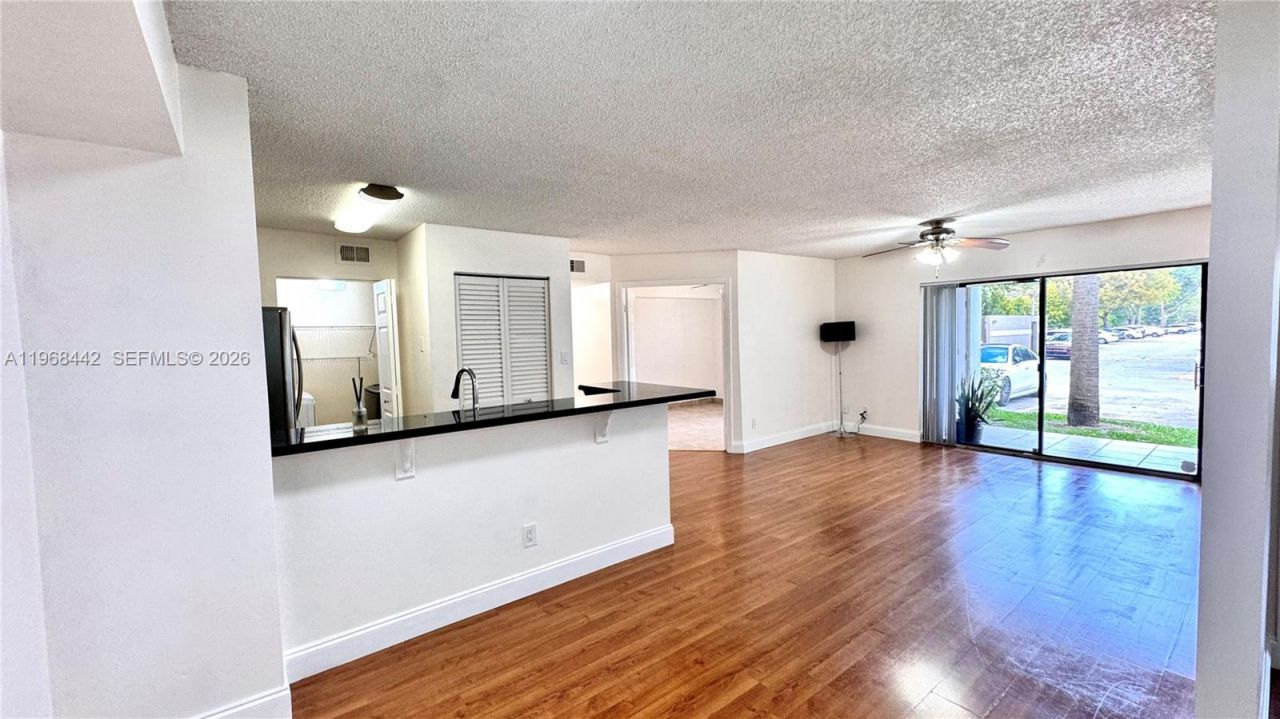 570 S Park Rd, Unit 12-6, Hollywood, FL 33021 Photo