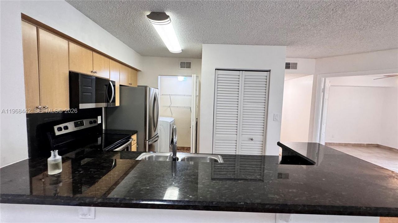 570 S Park Rd, Unit 12-6, Hollywood, FL 33021 Photo