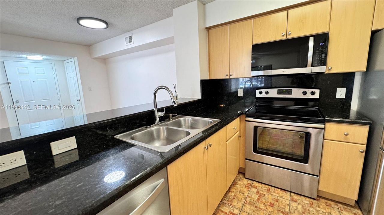 570 S Park Rd, Unit 12-6, Hollywood, FL 33021 Photo