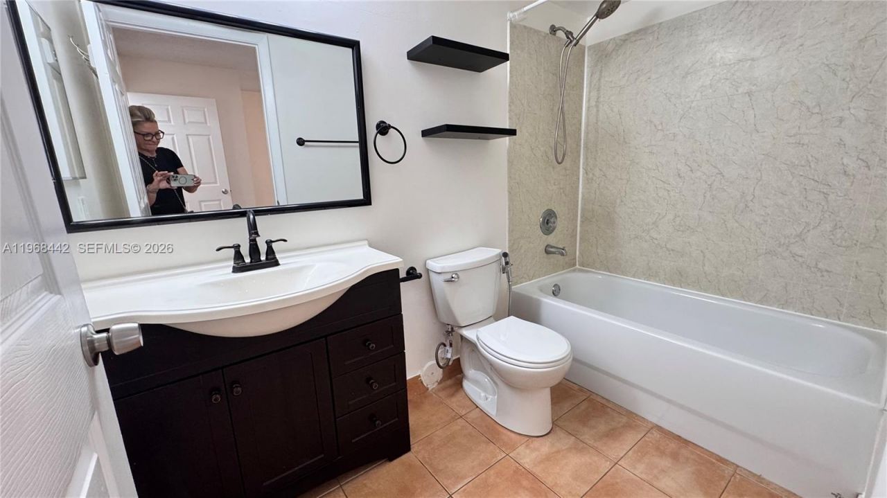 570 S Park Rd, Unit 12-6, Hollywood, FL 33021 Photo