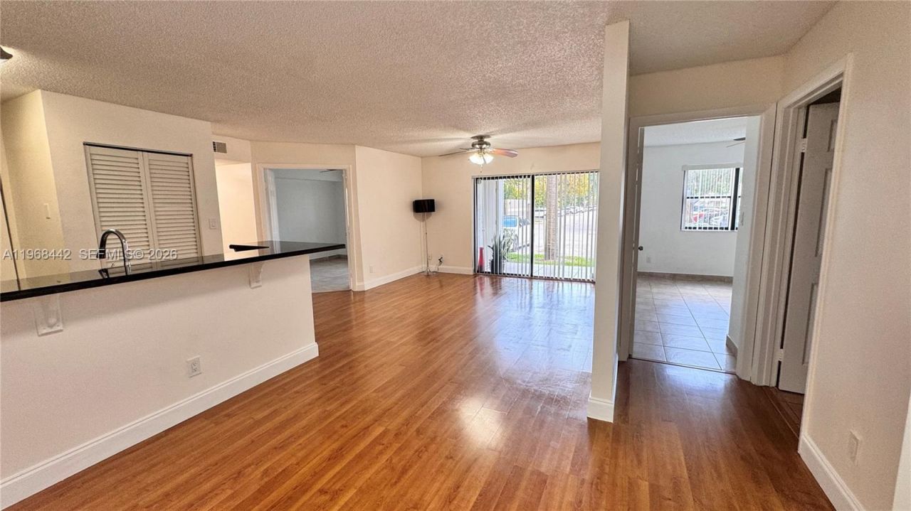 570 S Park Rd, Unit 12-6, Hollywood, FL 33021 Photo