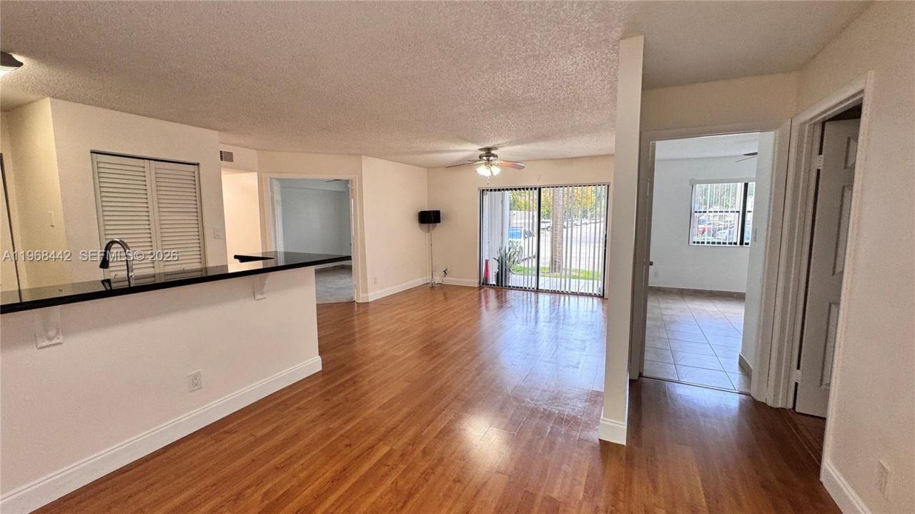 570 S Park Rd, Unit 12-6, Hollywood, FL 33021 Photo