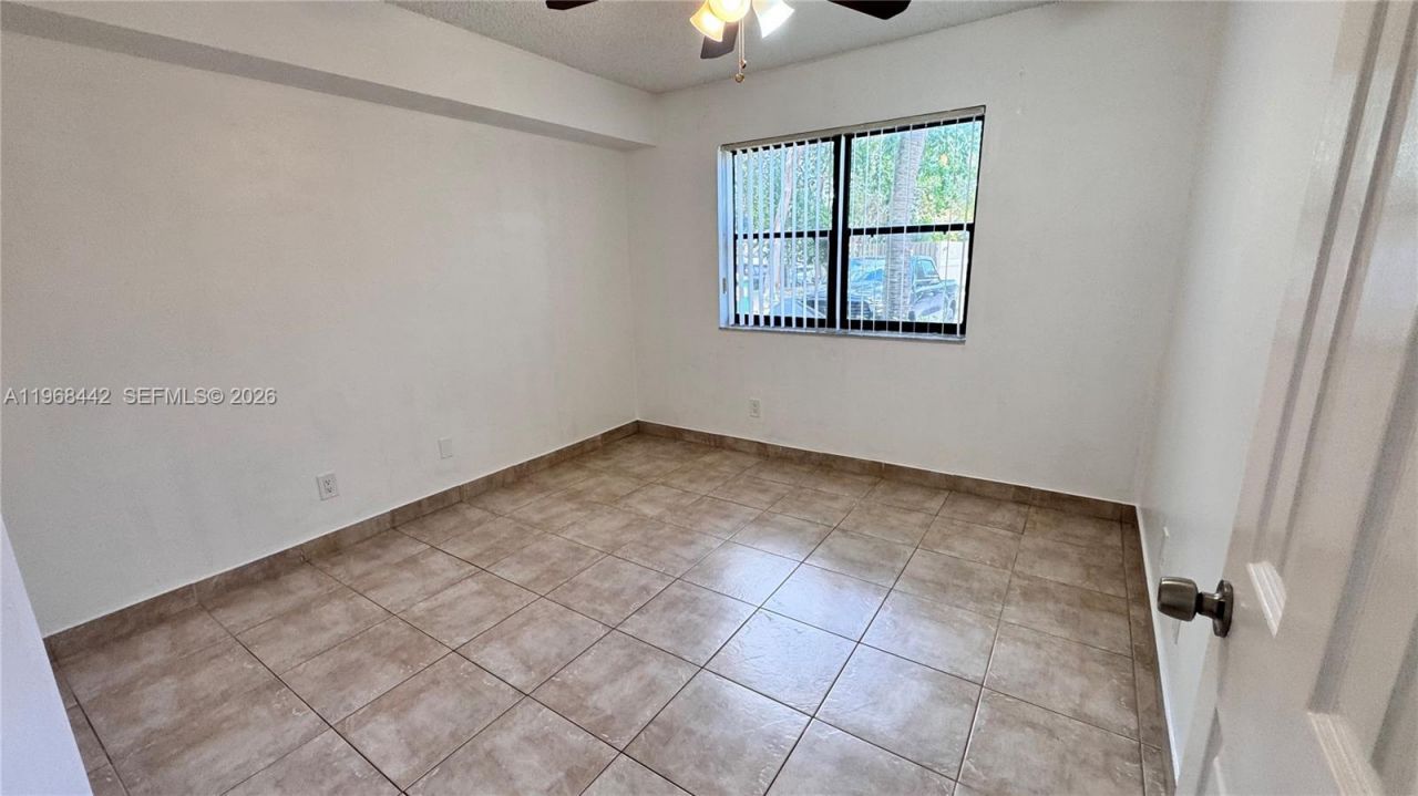 570 S Park Rd, Unit 12-6, Hollywood, FL 33021 Photo