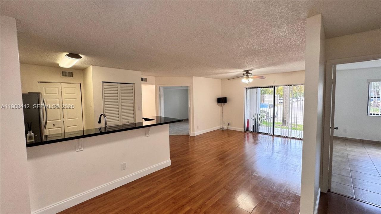 570 S Park Rd, Unit 12-6, Hollywood, FL 33021 Photo