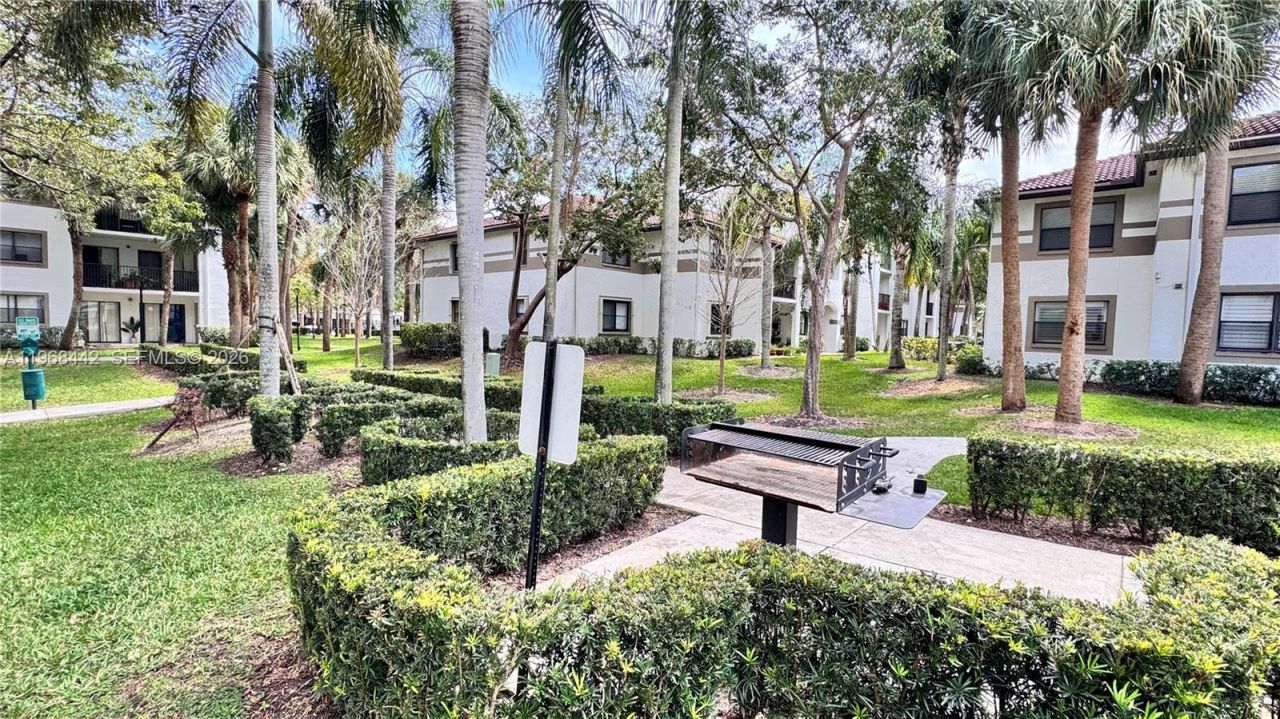 570 S Park Rd, Unit 12-6, Hollywood, FL 33021 Photo