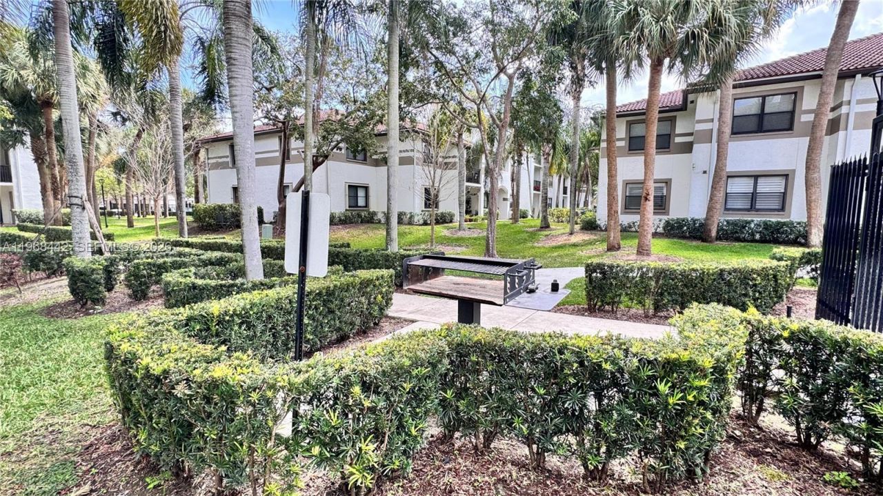 570 S Park Rd, Unit 12-6, Hollywood, FL 33021 Photo