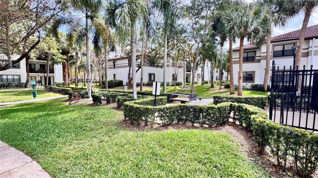 570 S Park Rd, Unit 12-6, Hollywood, FL 33021 Photo