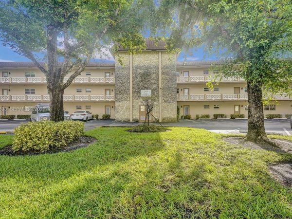 3430 NW 52nd Ave , Unit 210, Lauderdale Lakes, FL 33319