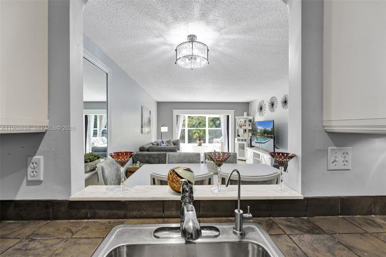 3430 NW 52nd Ave , Unit 210, Lauderdale Lakes, FL 33319 Photo