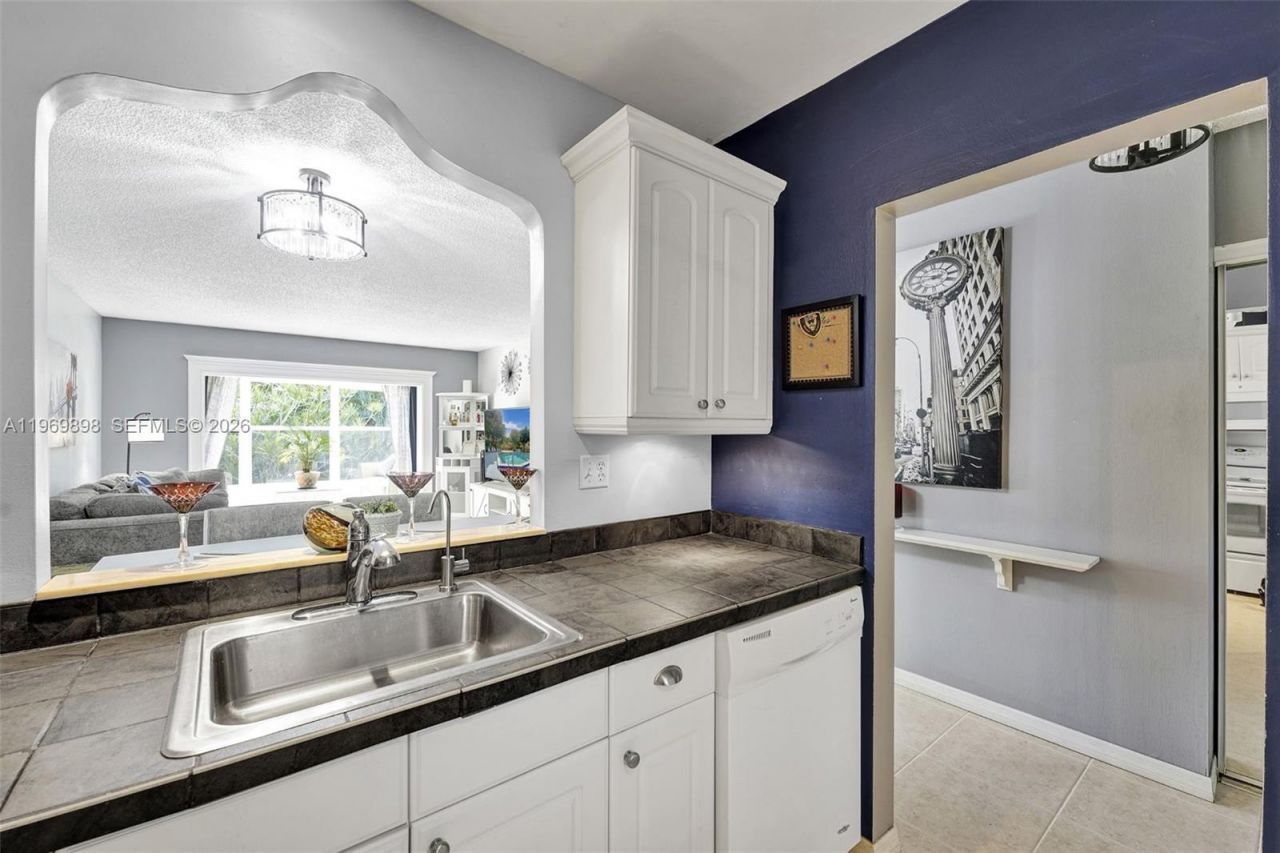 3430 NW 52nd Ave , Unit 210, Lauderdale Lakes, FL 33319 Photo