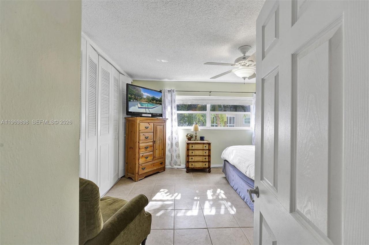 3430 NW 52nd Ave , Unit 210, Lauderdale Lakes, FL 33319 Photo