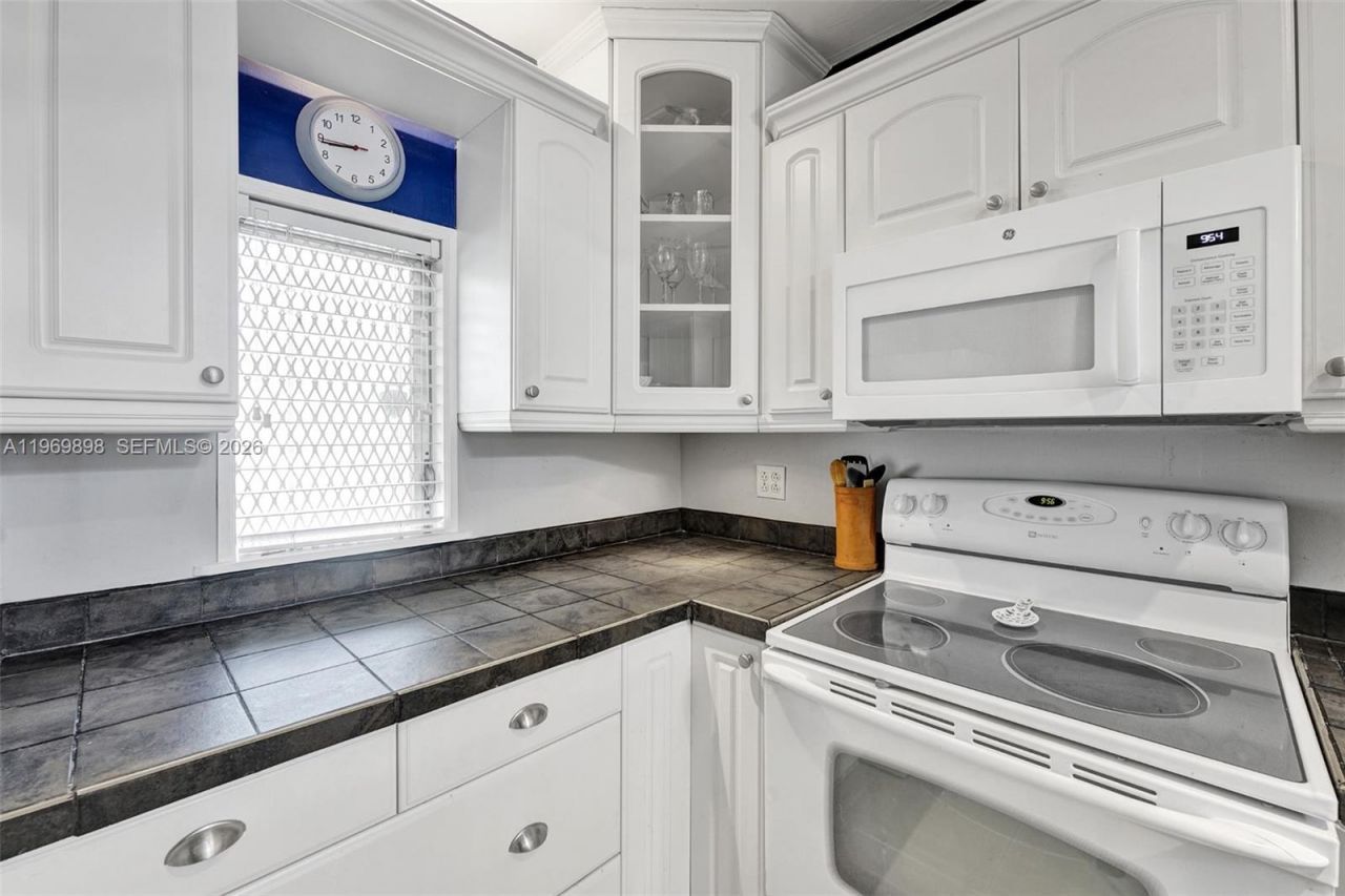 3430 NW 52nd Ave , Unit 210, Lauderdale Lakes, FL 33319 Photo