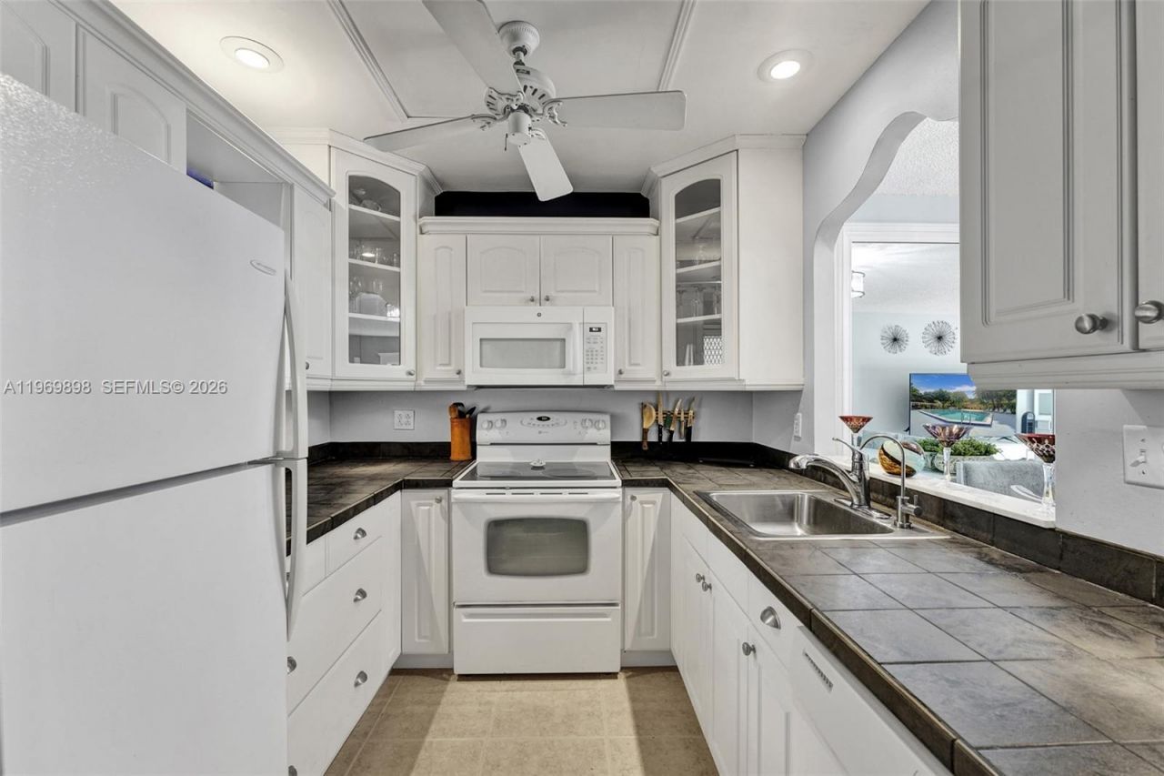 3430 NW 52nd Ave , Unit 210, Lauderdale Lakes, FL 33319 Photo