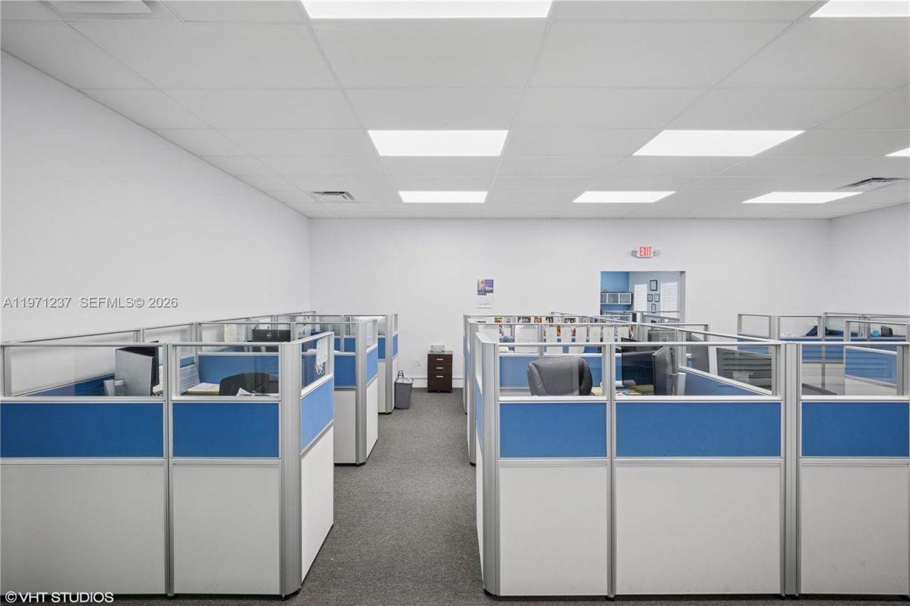 10405 NW 37th Ter , Doral, FL 33178 Photo