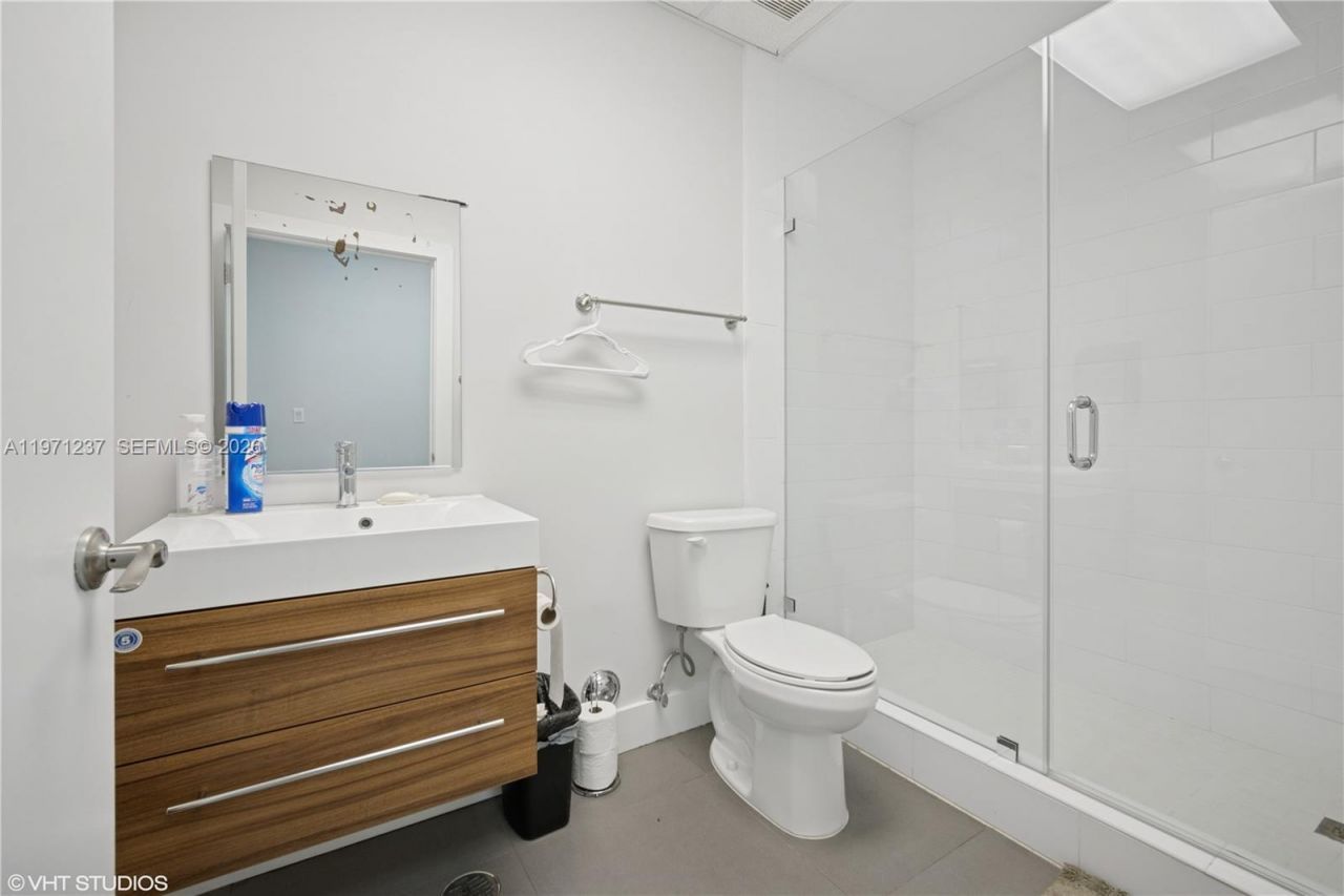 10405 NW 37th Ter , Doral, FL 33178 Photo