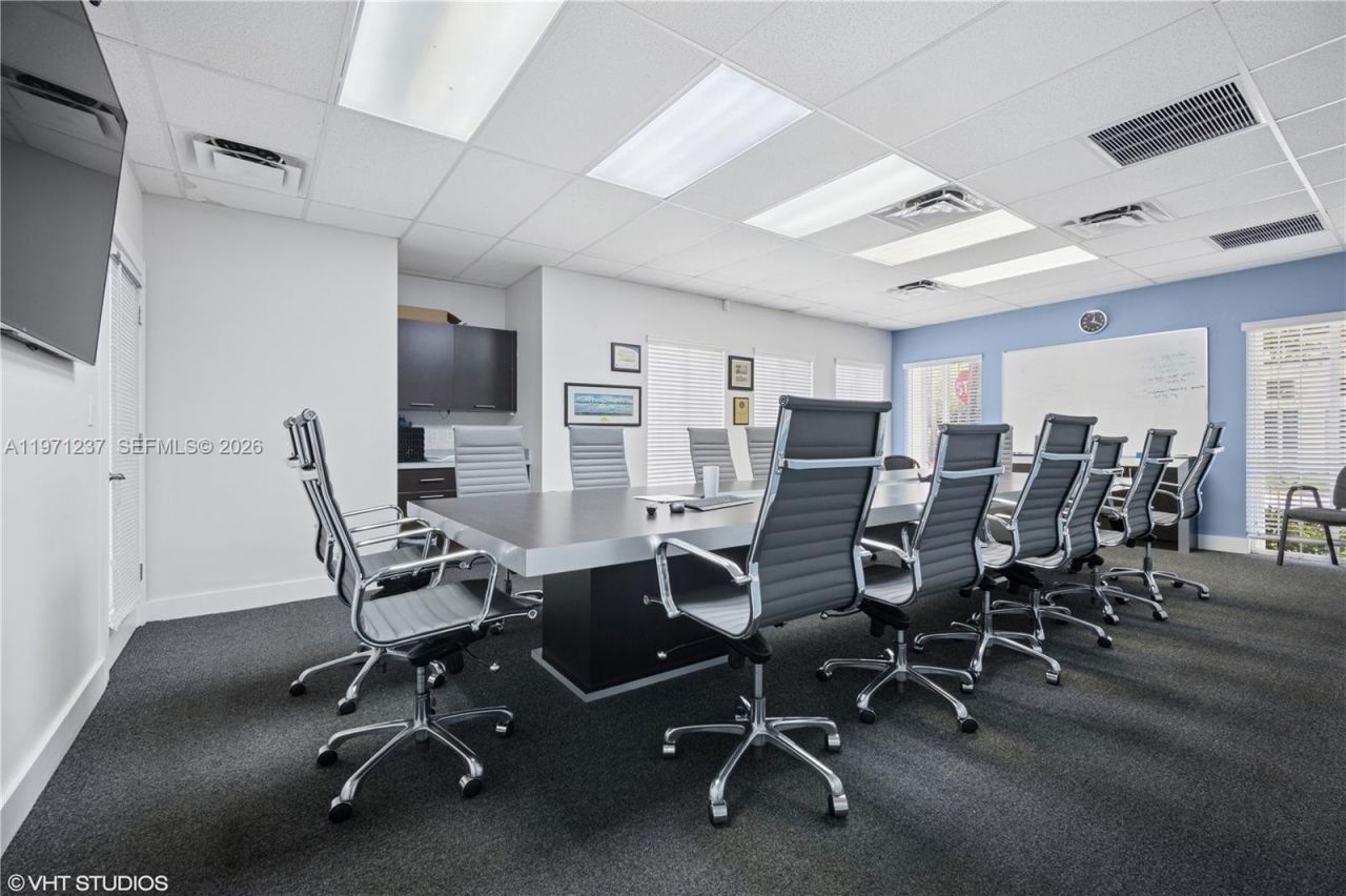 10405 NW 37th Ter , Doral, FL 33178 Photo