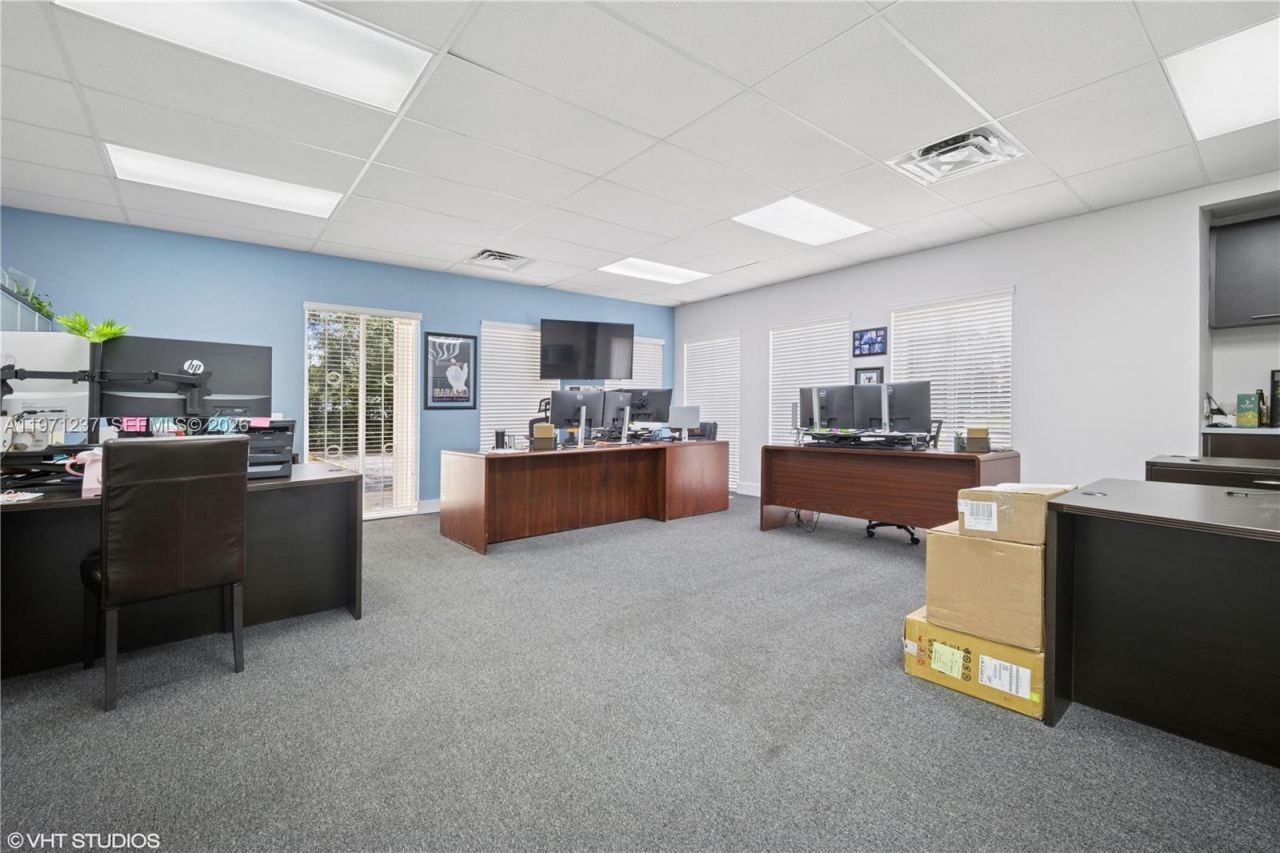 10405 NW 37th Ter , Doral, FL 33178 Photo