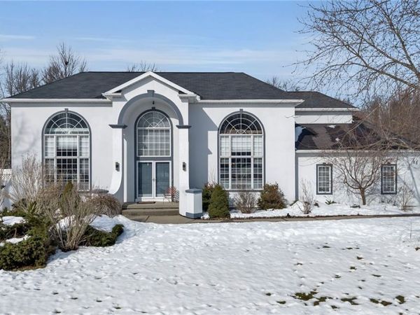 11 Hemlock Drive, Grand Island, NY 14072