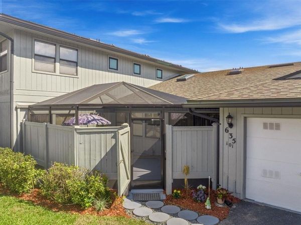 635 Centre Court SW, Unit 101, Vero Beach, FL 32962