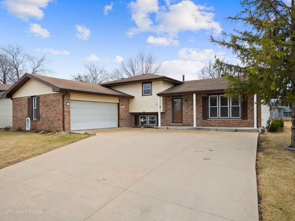 3208 Oakwood Drive, Joliet, IL 60431