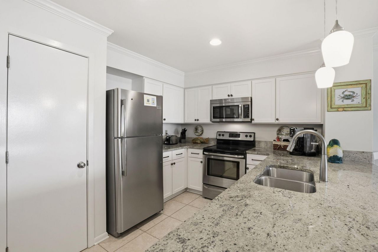 8000 Palmetto Drive Photo 10