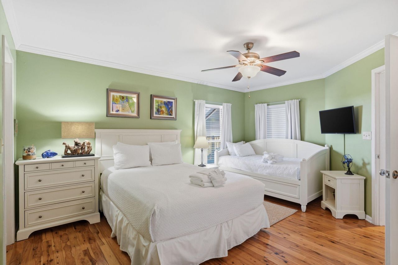 8000 Palmetto Drive Photo 19