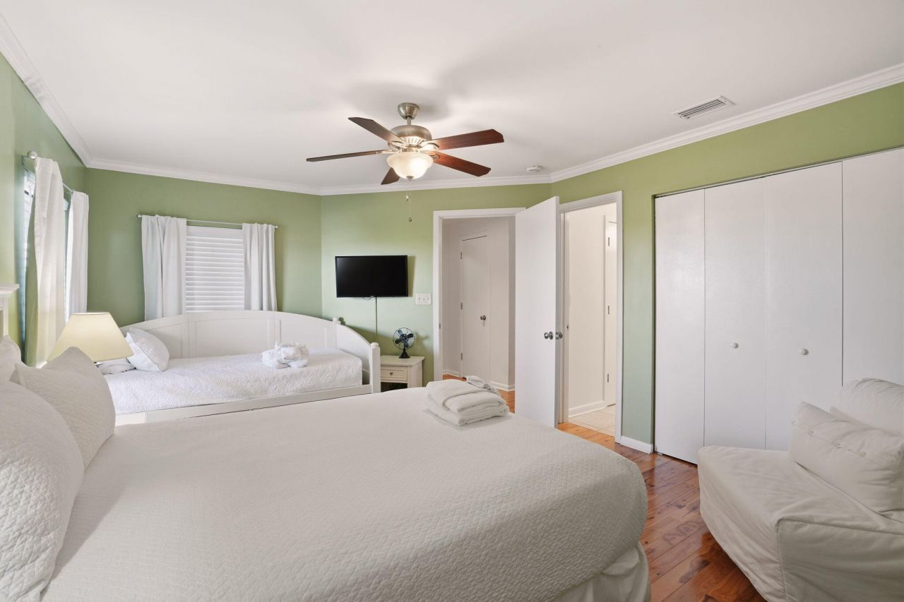 8000 Palmetto Drive Photo 20