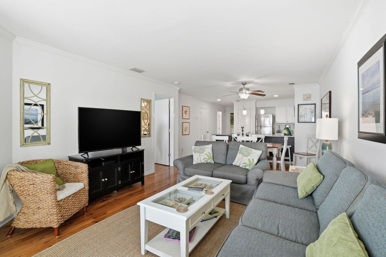 8000 Palmetto Drive Photo 6