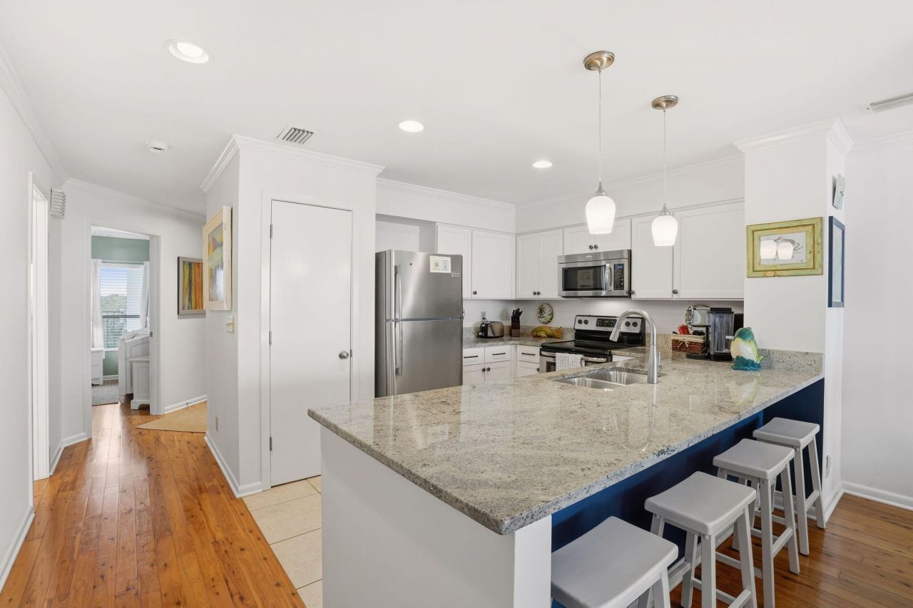 8000 Palmetto Drive Photo 9