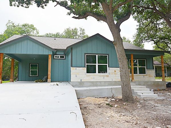 554 Burr Oak, Canyon Lake, TX 78133