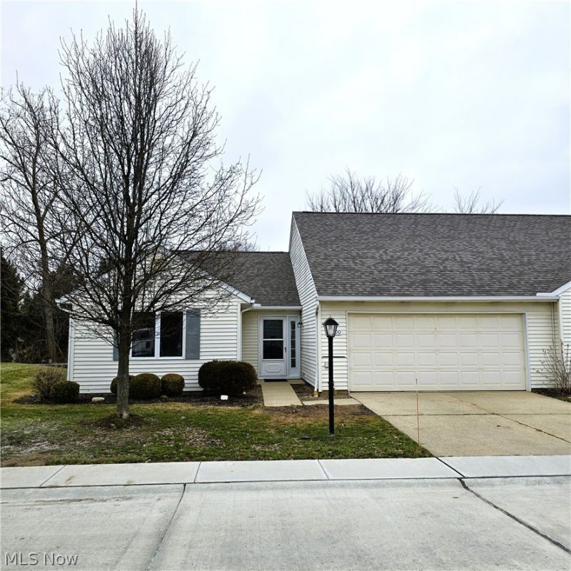 16400 Commons Oval, Strongsville, OH 44136 Main Photo