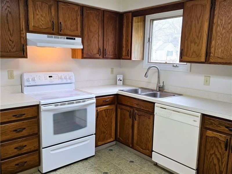 16400 Commons Oval, Strongsville, OH 44136 Photo 4