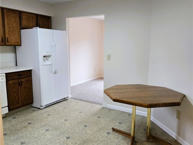 16400 Commons Oval, Strongsville, OH 44136 Photo 5