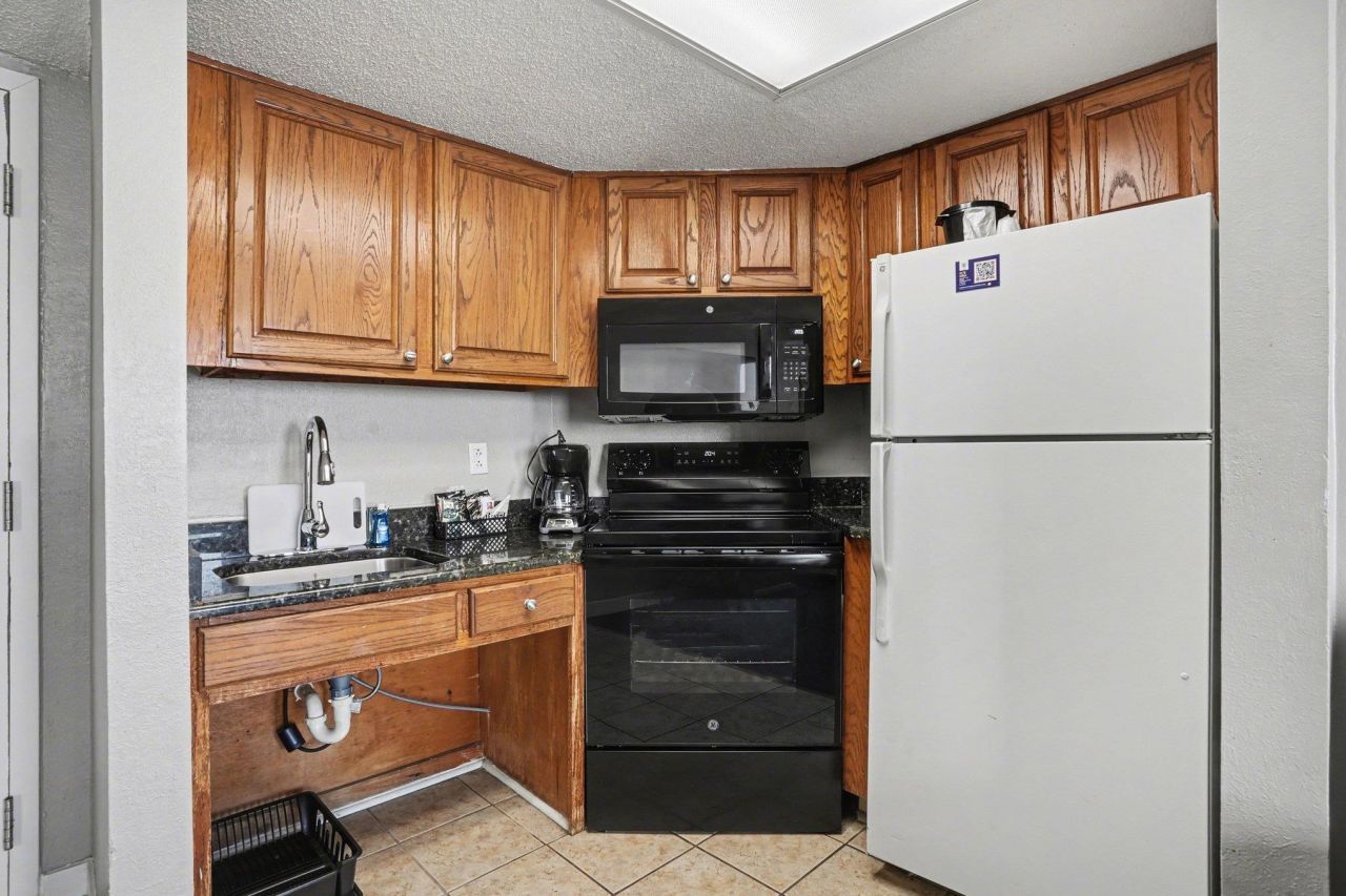 2710 N Ocean Blvd.  Photo 8