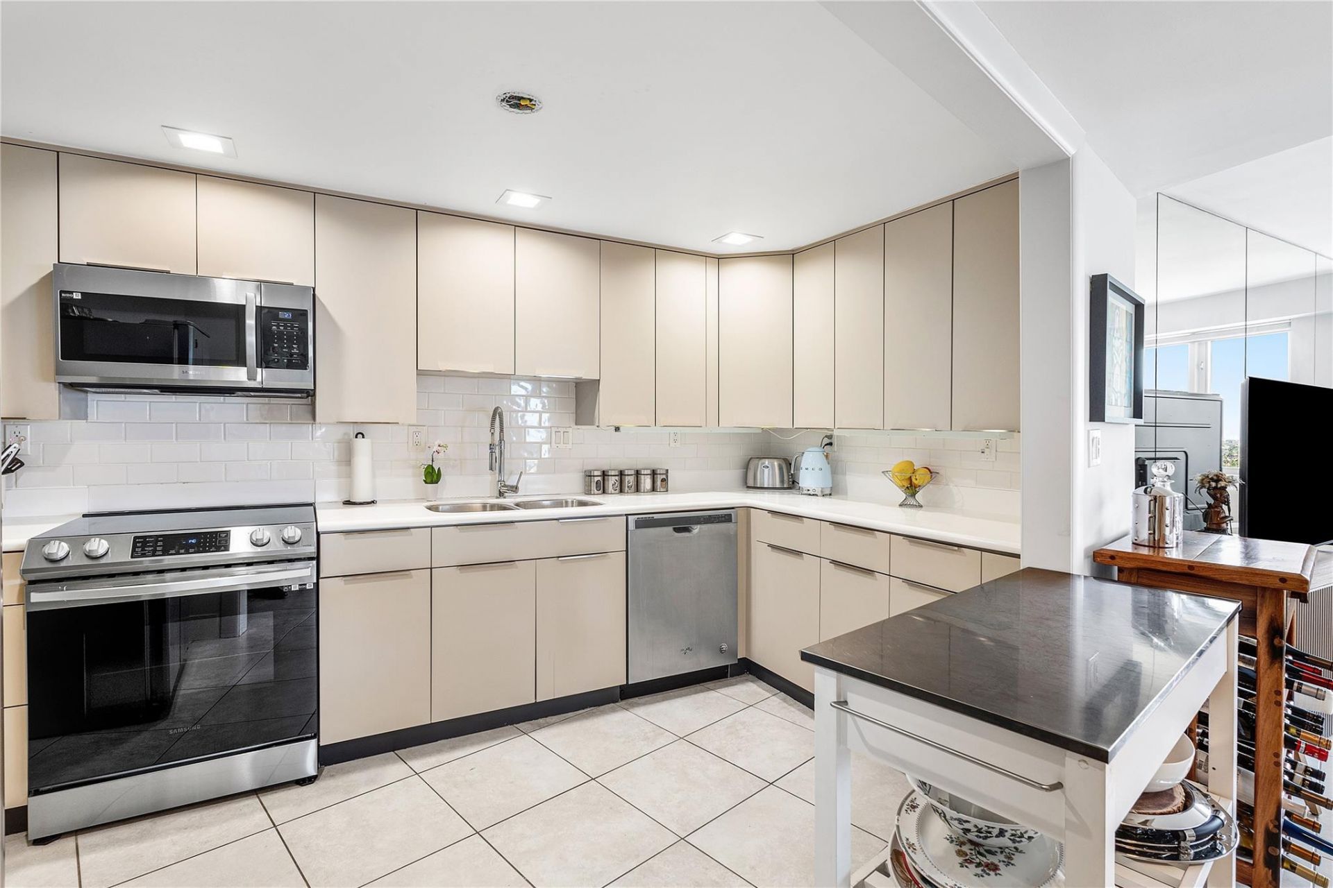 3000 Holiday Drive, Unit 1605, Fort Lauderdale, FL 33316 Photo